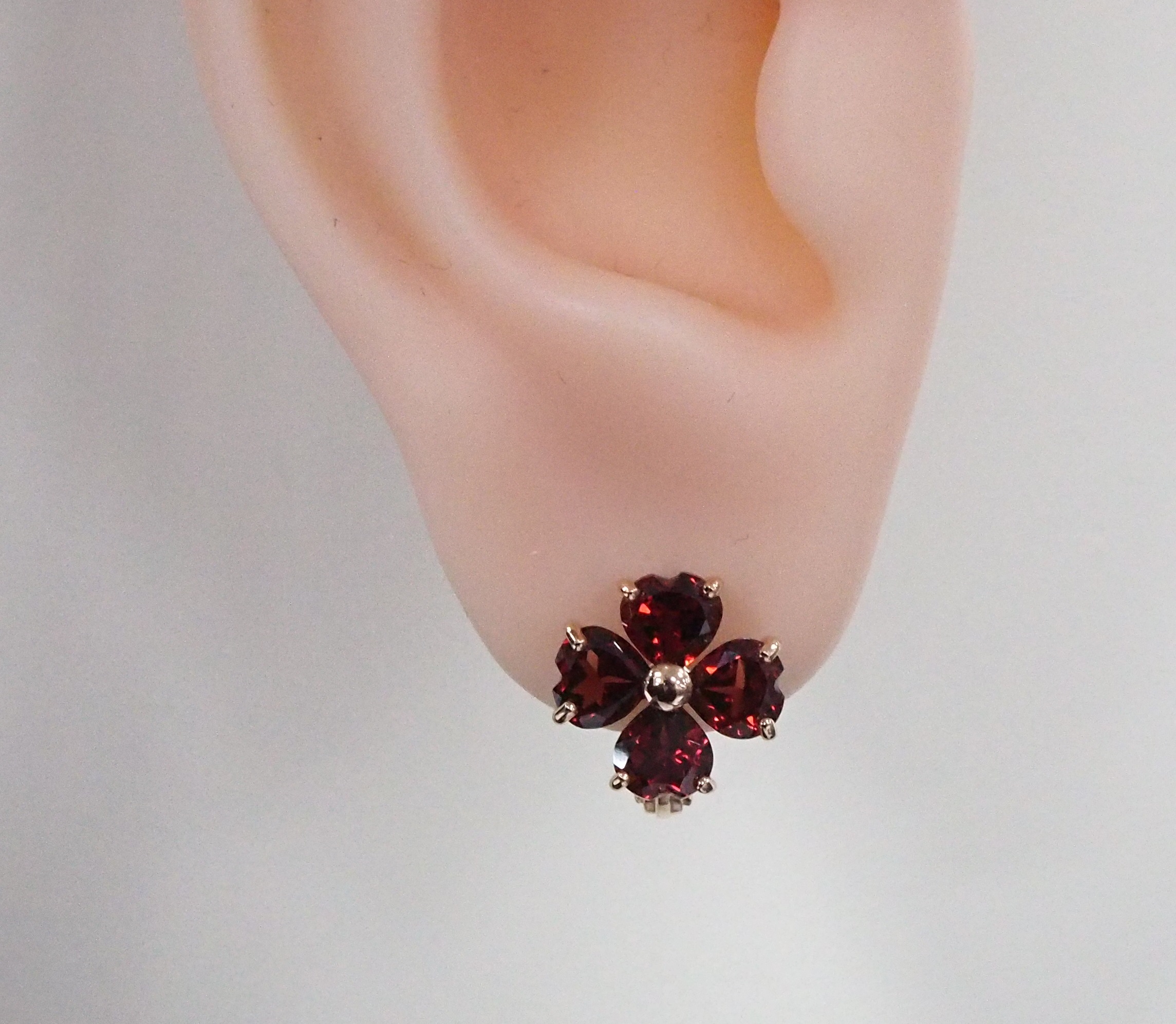 Серебряные серьги 925 пробы; вставки 8 Гранат;